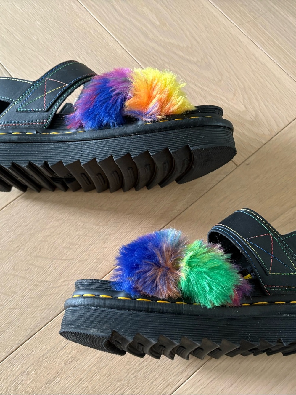 Dr. Doc Martens Voss II Fluffy Faux Fur Strap Leather Sandals EU 37 US 6 Used 1x - Picture 3 of 6